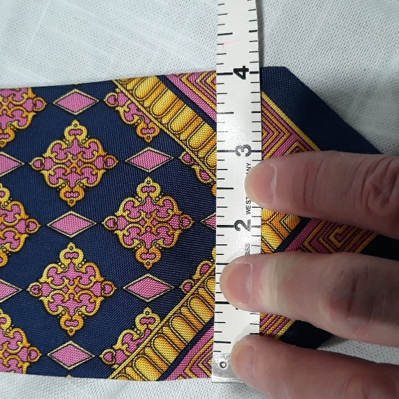 Istante Italian made silk pink and blue tie. 59 inches long. 4 inches wide - Picture 7 of 7